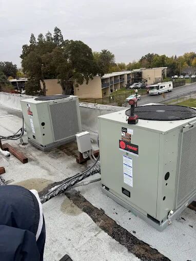 Commercial rooftop air conditioning units